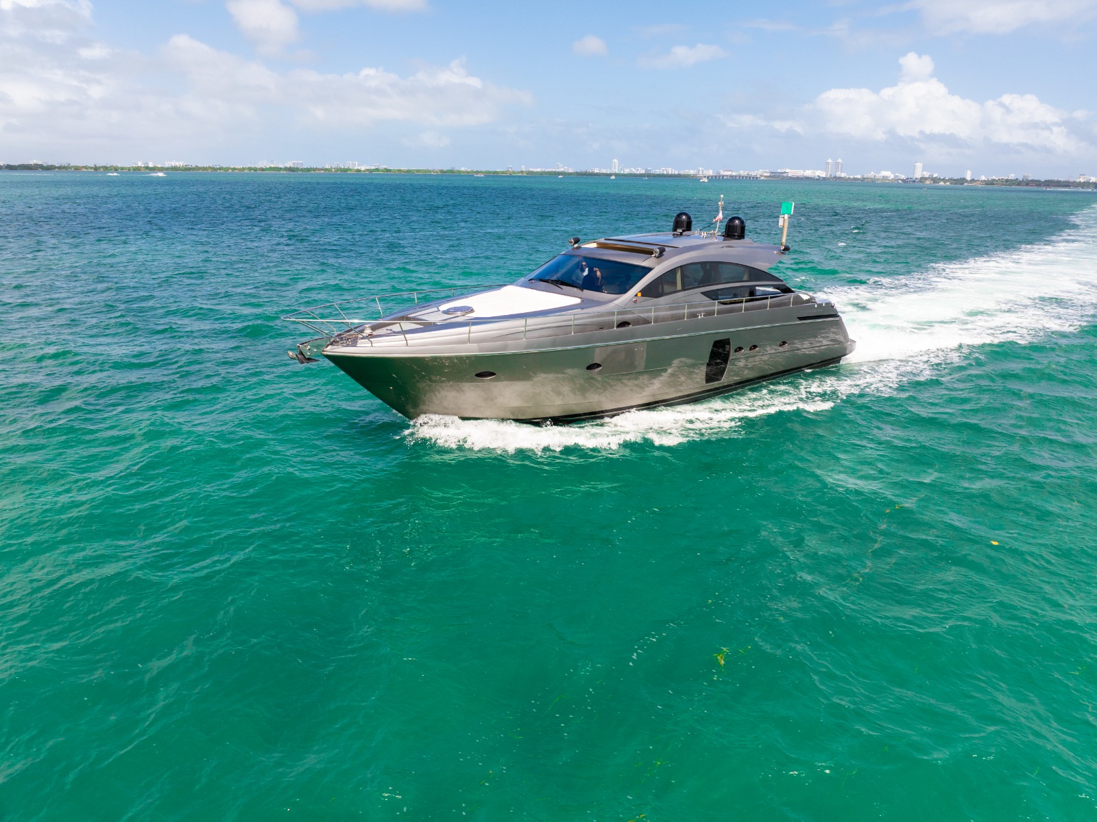 64ft Pershing ( RAY )  — Motor Yacht in Miami